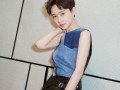 圈内爆料焦俊艳打伞,时尚感十足引热议